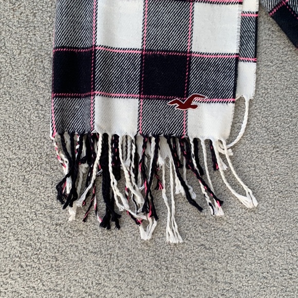 Hollister Scarf - Picture 2 of 5